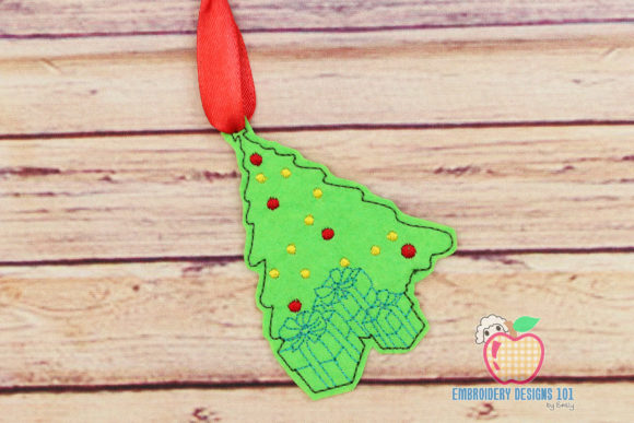 A Designer’s Review of the Christmas Tree with Gifts Ornament