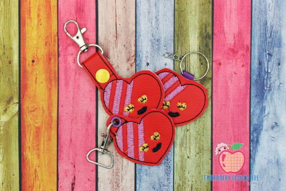 Evaluating the Emoticon Happy Heart Key Fob for Seasonal Collections